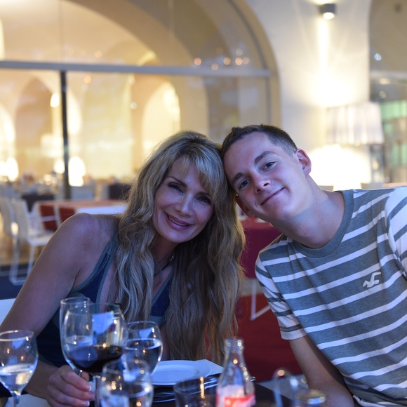 Meet your Posher, Cheryl - Picture 1 of 1